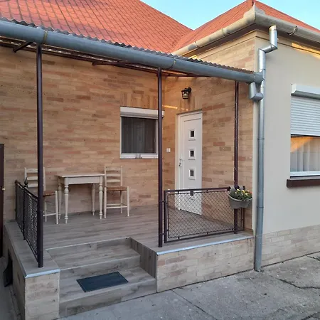 Neubauer Vendeghaz*** Apartment Mohacs
