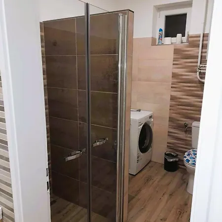 Neubauer Vendeghaz*** *