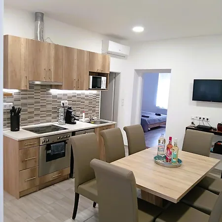 Apartment Neubauer Vendeghaz***